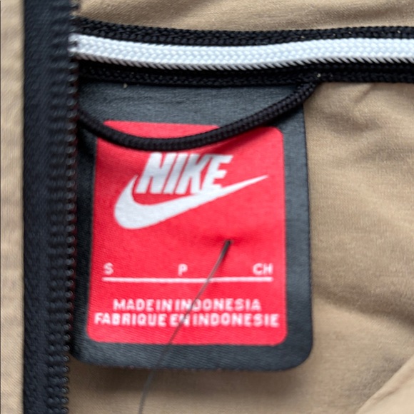 $39 Nike Beige Hooded nylon Jacket (size small )oversized  fits big NWT - Picture 9 of 16